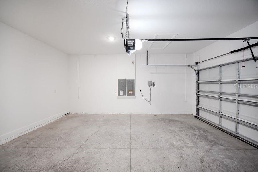 Spacious, unfurnished interior of a new home in Hammock at Two Rivers, Zephyrhills (Image 22).