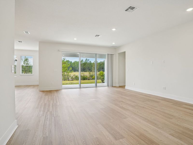 Spacious, unfurnished interior of a new home in Ridgehaven - Reserve Series, Ormond Beach (Image 8).