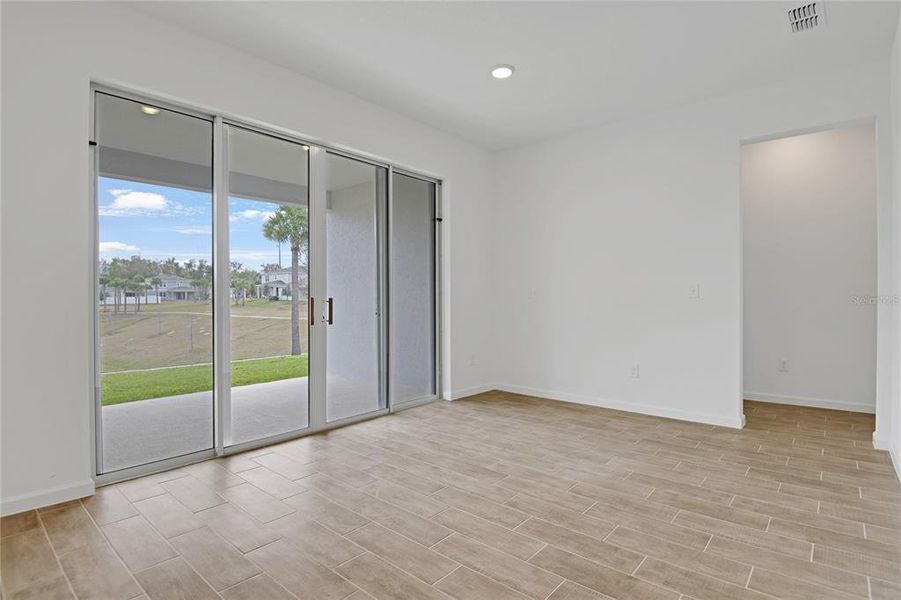 Spacious, unfurnished interior of a new home in Seasons at Grandview Gardens, Deland (Image 12).