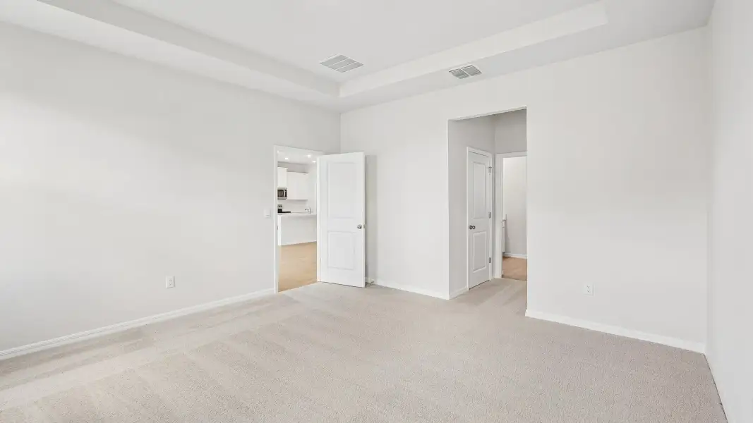 Spacious, unfurnished interior of a new home in Legacy Preserve, Parrish (Image 18).