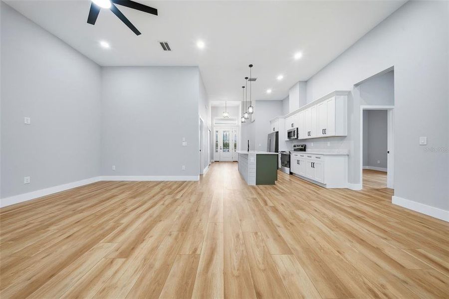 Spacious, unfurnished interior of a new home in , Punta Gorda (Image 35).