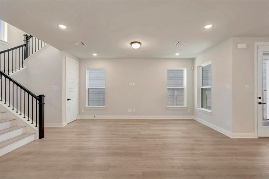 Spacious, unfurnished interior of a new home in Painted Tree Woodland West – Cottages, McKinney (Image 32).