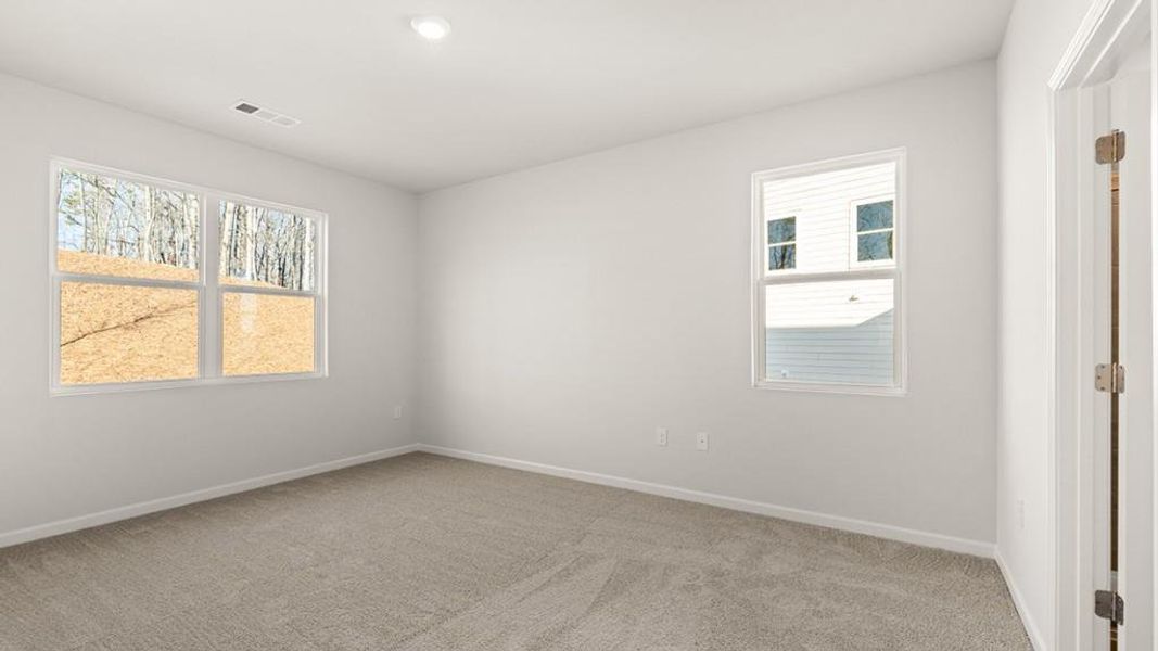 Spacious, unfurnished interior of a new home in Falcon Landing, Gainesville (Image 28).