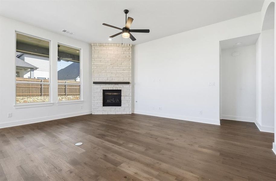 Spacious, unfurnished interior of a new home in Tavolo Park, Fort Worth (Image 13). Spacious, unfurnished interior of a new home in Tavolo Park, Fort Worth (Image 13).
