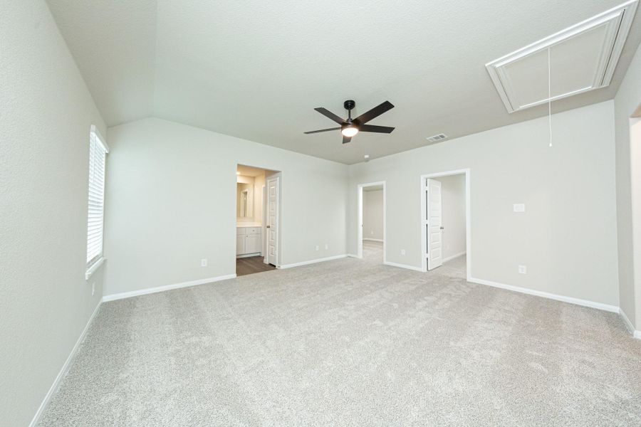 Spacious, unfurnished interior of a new home in River's Edge, Conroe (Image 16). Spacious, unfurnished interior of a new home in River's Edge, Conroe (Image 16).