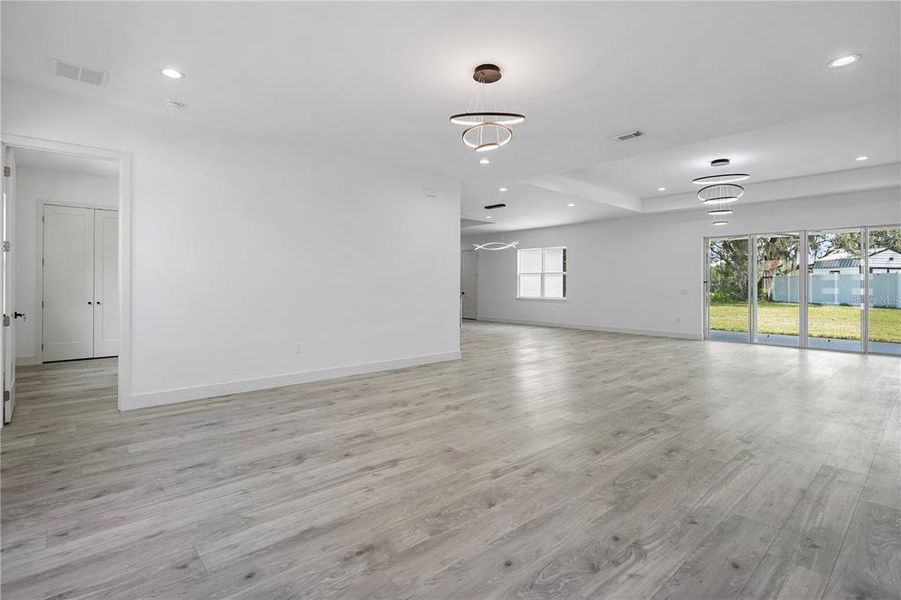 Spacious, unfurnished interior of a new home in , Leesburg (Image 22).