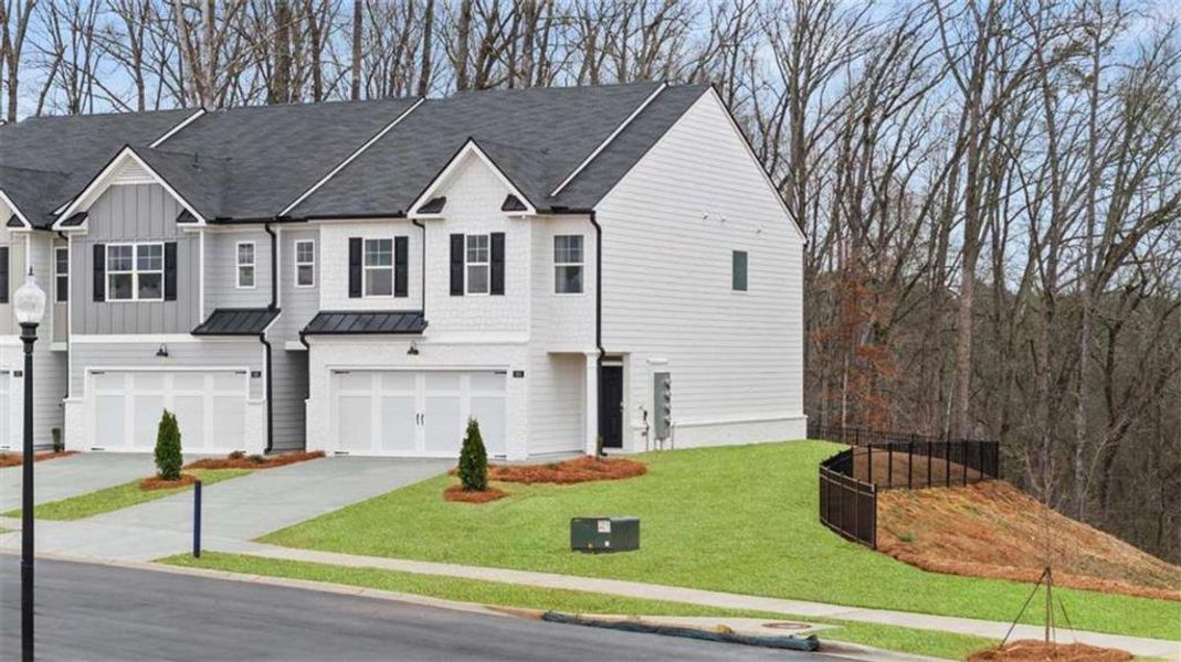 Front exterior of a new home in Echo Glen, Stockbridge, GA, highlighting curb appeal (Image 1). Front exterior of a new home in Echo Glen, Stockbridge, GA, highlighting curb appeal (Image 1).