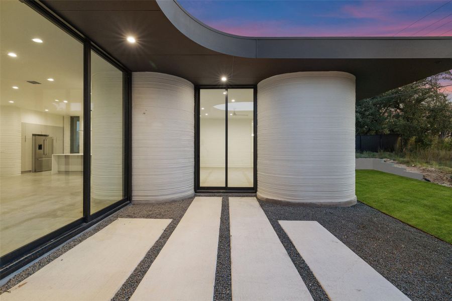 Spacious, unfurnished interior of a new home in Wimberley Springs, Wimberley (Image 27).