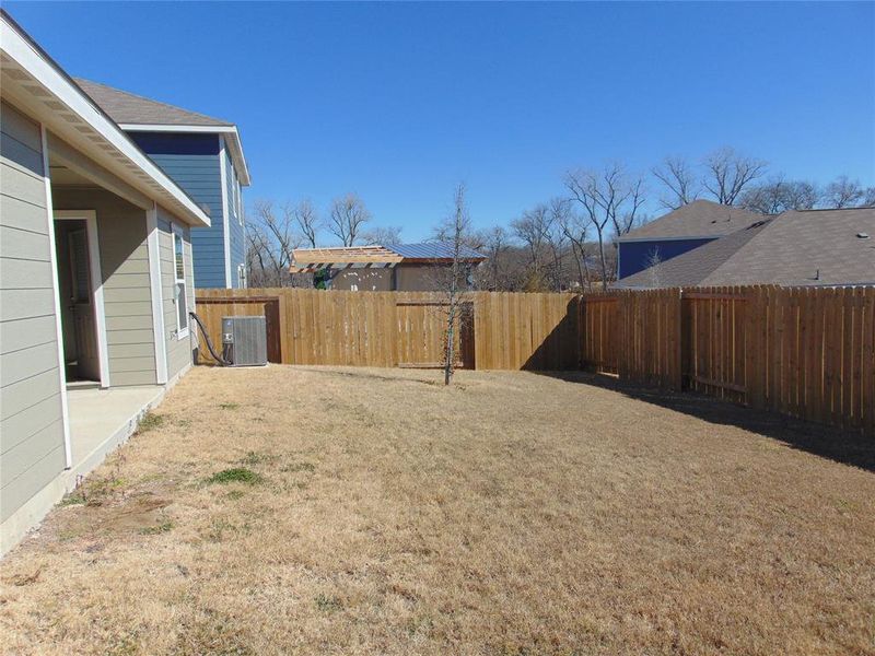 Exterior details and patio area of a home in College Park, Dallas (Image 17).