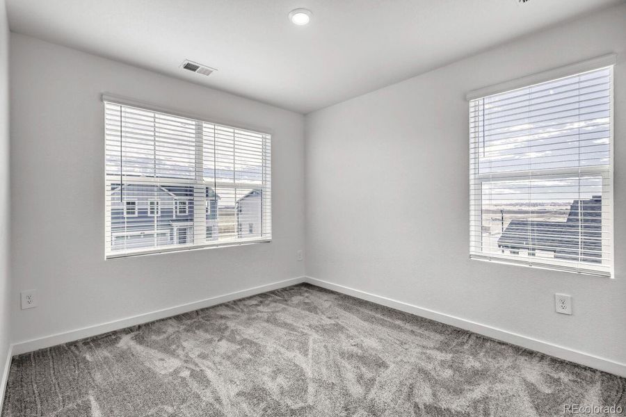 Spacious, unfurnished interior of a new home in Ledge Rock, Johnstown (Image 12).