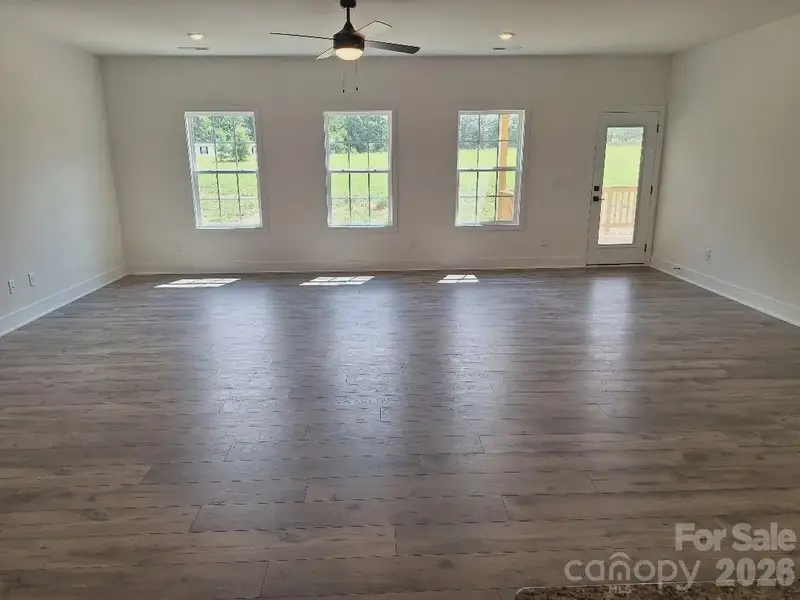 Spacious, unfurnished interior of a new home in Cardiff Glyn, Catawba (Image 10).