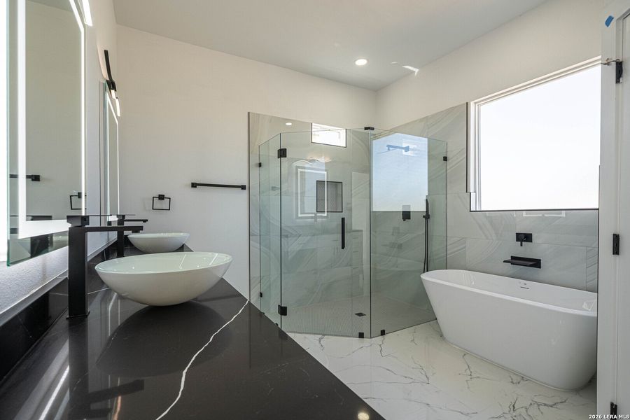 Furnished interior view inside a new home in , La Vernia (Image 6).