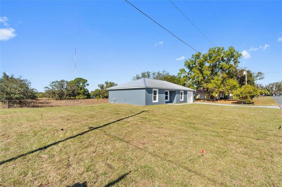 Exterior details and patio area of a home in , Avon Park (Image 19).