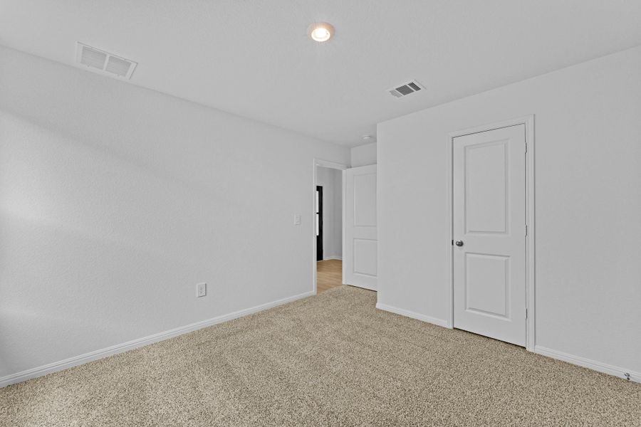 Spacious, unfurnished interior of a new home in Bar W Ranch, Leander (Image 26).