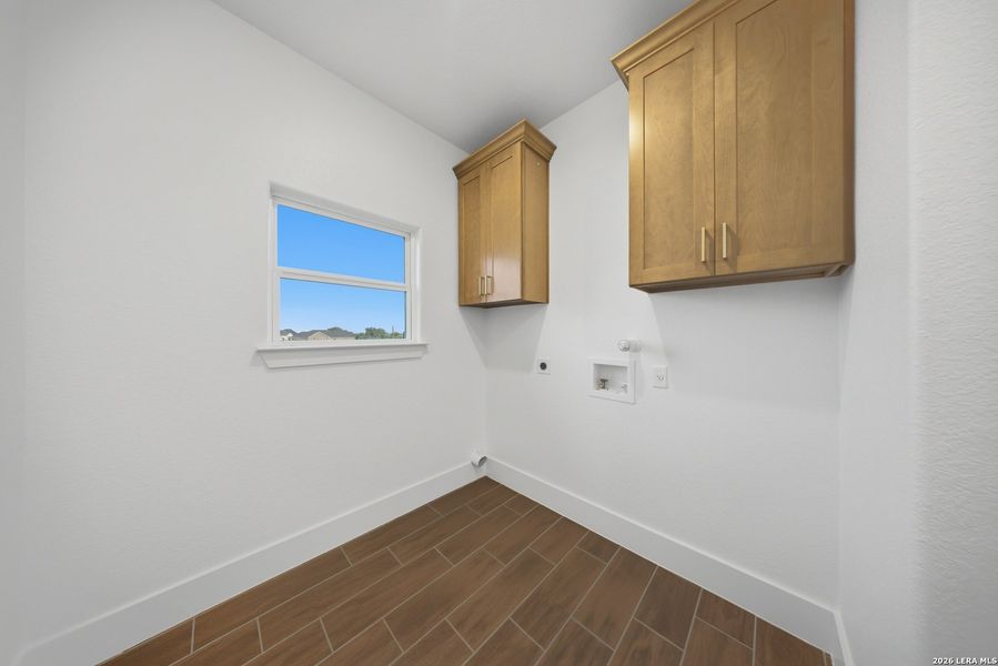 Spacious, unfurnished interior of a new home in , Floresville (Image 34).