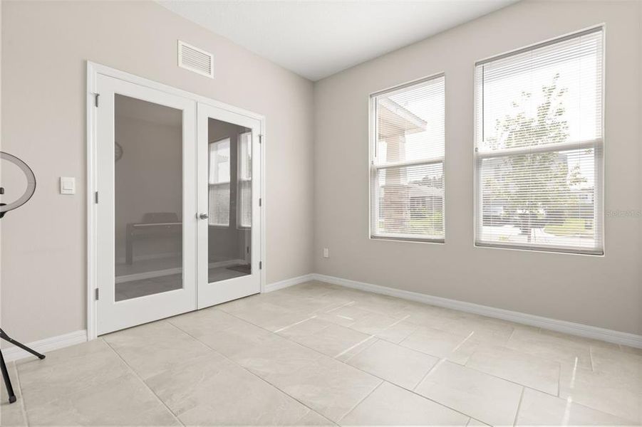 Spacious, unfurnished interior of a new home in Deerbrook, Land O' Lakes (Image 44).