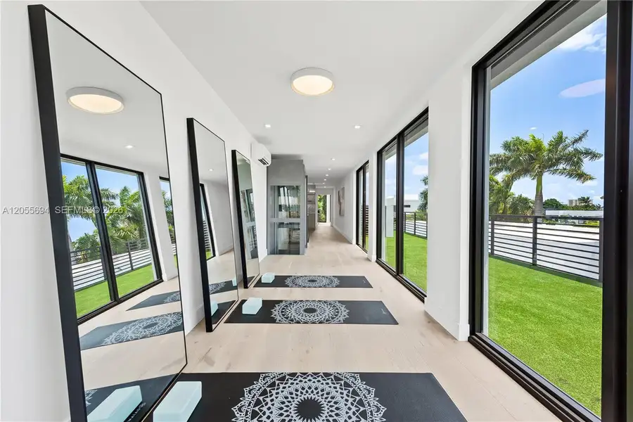 Exterior details and patio area of a home in , Fort Lauderdale (Image 38).