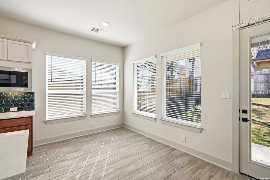 Spacious, unfurnished interior of a new home in Buffalo Crossing, Cibolo (Image 36).