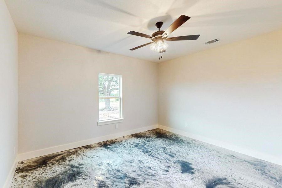 Empty room featuring ceiling fan