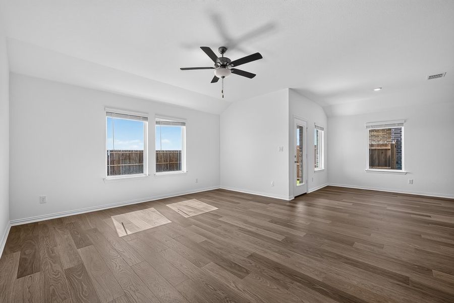 Spacious, unfurnished interior of a new home in Parks at Foster Crossing, Anna (Image 13). Spacious, unfurnished interior of a new home in Parks at Foster Crossing, Anna (Image 13).