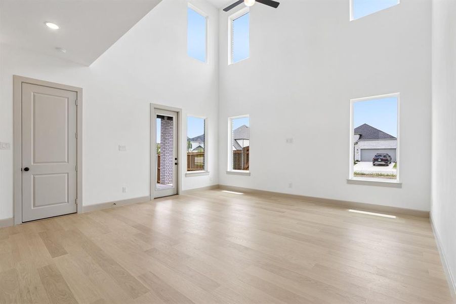 With access to your covered back patio from the spacious family room, indoor-outdoor entertaining is no problem! With access to your covered back patio from the spacious family room, indoor-outdoor entertaining is no problem!