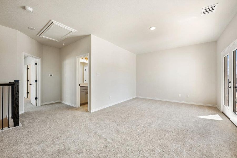Spacious, unfurnished interior of a new home in Lariat, Liberty Hill (Image 33).