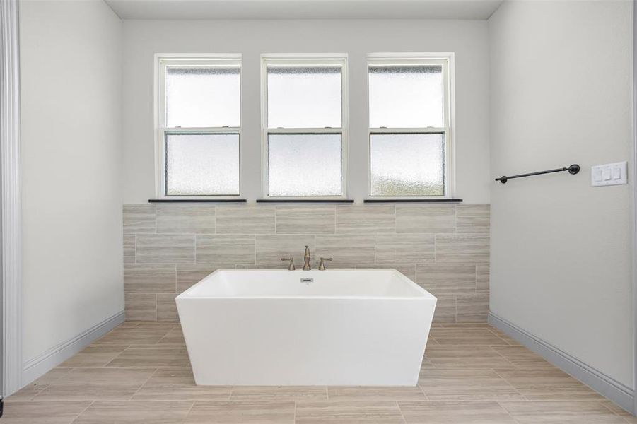 Furnished interior view inside a new home in Waterfall Ranch - 1 Acre Lots, Waxahachie (Image 3). Furnished interior view inside a new home in Waterfall Ranch - 1 Acre Lots, Waxahachie (Image 3).