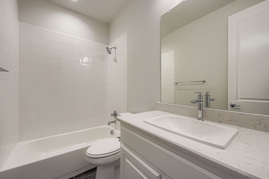 9016 Chestnut - Full Bathroom