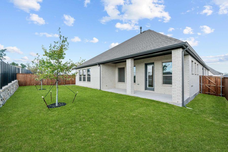 Representative exterior details of a home built from the The Avonlea by David Weekley Homes in Pecan Square – Classics, Northlake (Image 4).