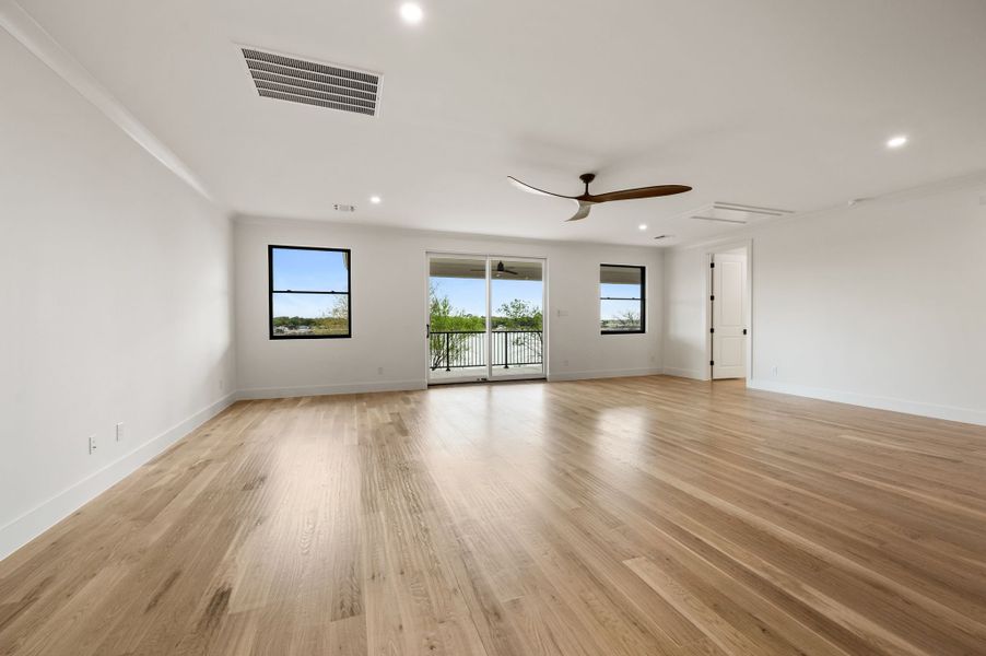 Spacious, unfurnished interior of a new home in The Resort on Eagle Mt. Lake, Fort Worth (Image 50). Spacious, unfurnished interior of a new home in The Resort on Eagle Mt. Lake, Fort Worth (Image 50).