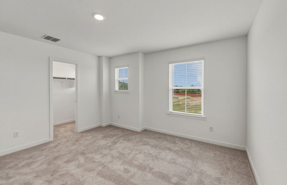 Spacious, unfurnished interior of a new home in Sunfield, Buda (Image 44).