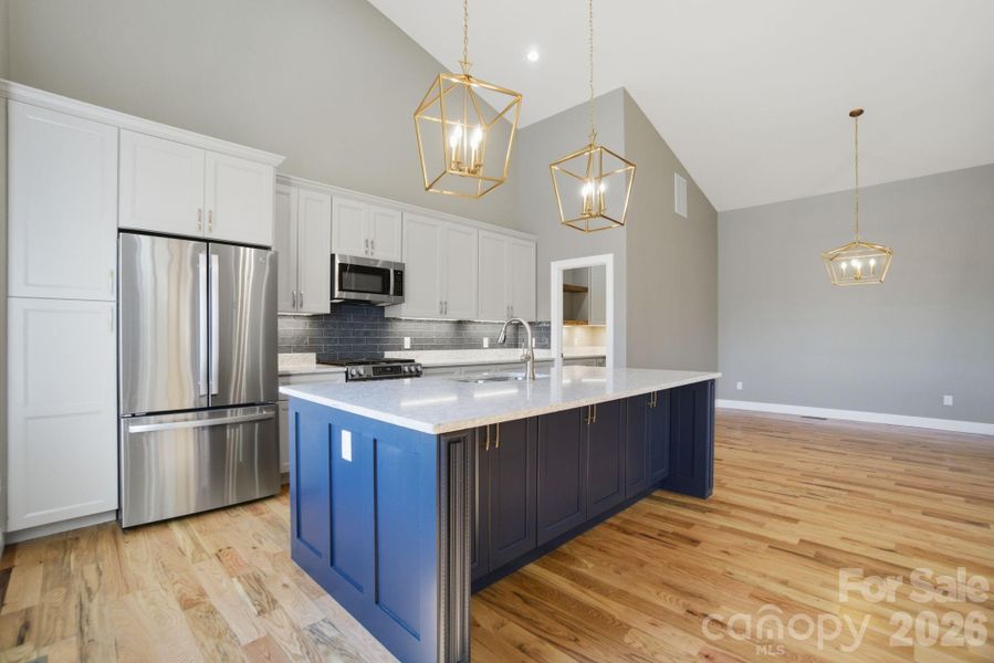 Kitchen & Dining Area