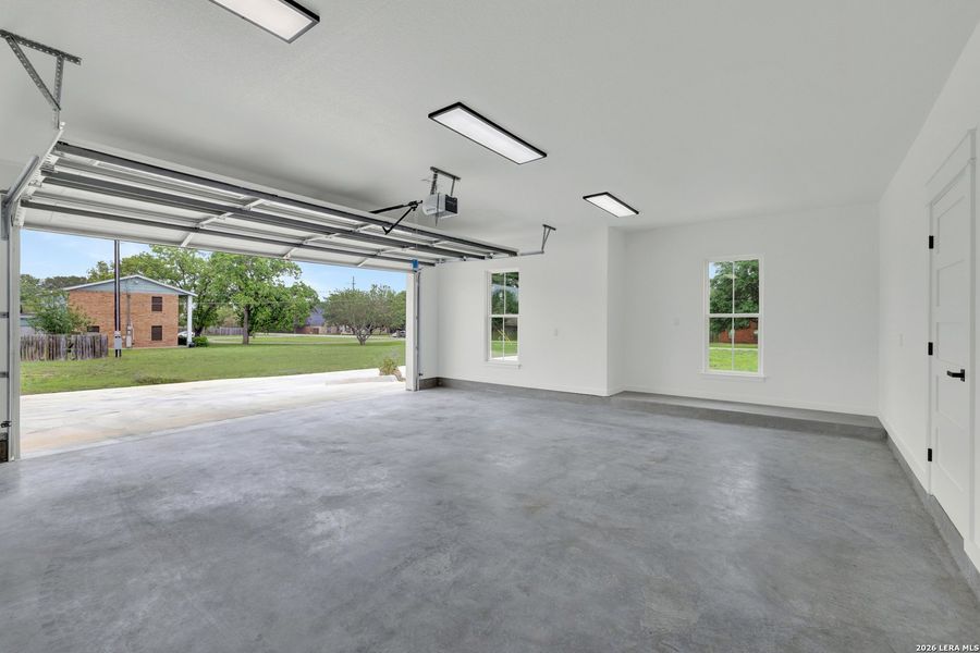 Spacious, unfurnished interior of a new home in , Seguin (Image 42).