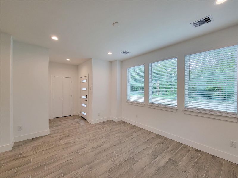 Spacious, unfurnished interior of a new home in , Houston (Image 34).