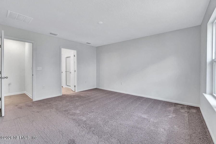Spacious, unfurnished interior of a new home in Panther Creek, Jacksonville (Image 9).