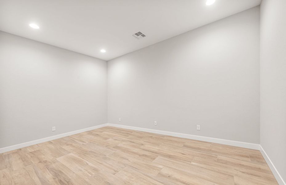 Spacious, unfurnished interior of a new home in Artisan at Asante, Surprise (Image 23).