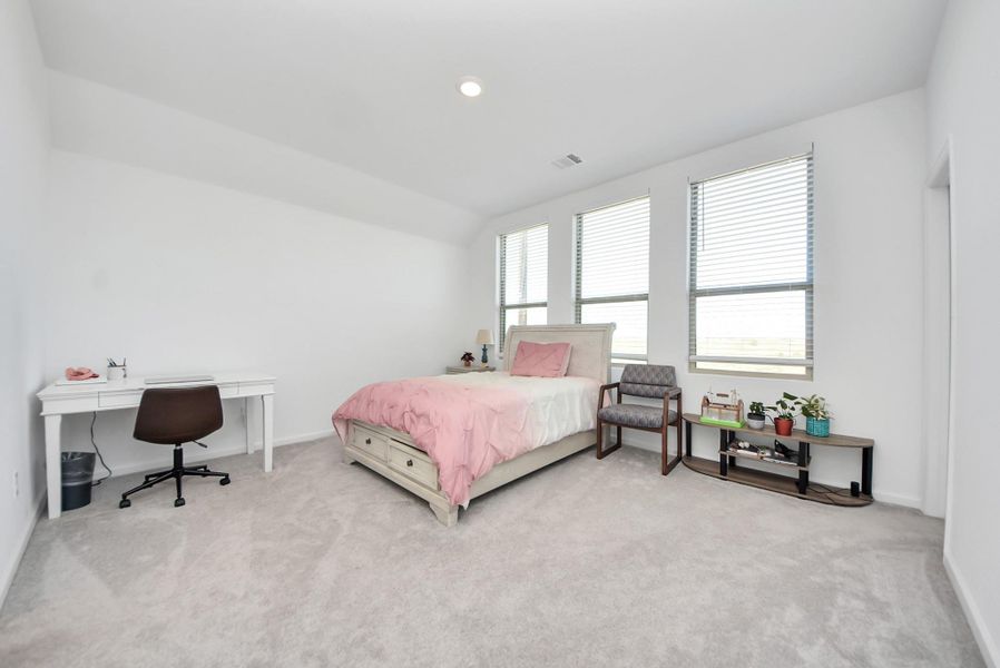 Furnished interior view inside a new home in Cross Creek Ranch, Fulshear (Image 8).