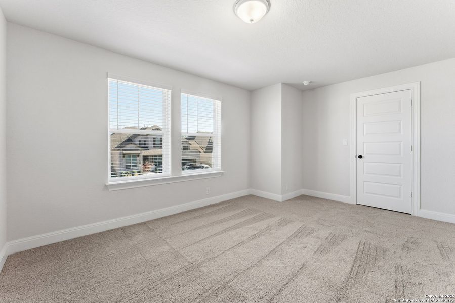 Spacious, unfurnished interior of a new home in Davis Ranch 60', San Antonio (Image 24).