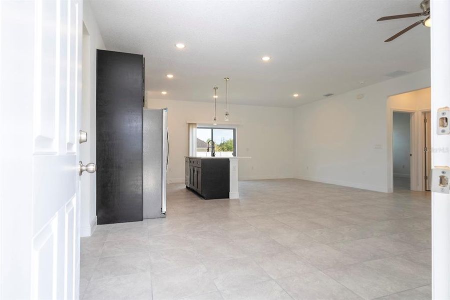 Spacious, unfurnished interior of a new home in , Ocala (Image 34).
