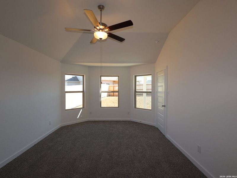 Spacious, unfurnished interior of a new home in Cinco Lakes, San Antonio (Image 16).