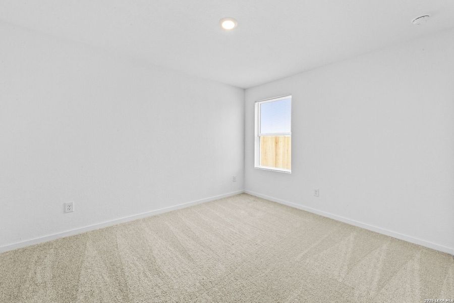 Spacious, unfurnished interior of a new home in Spring Grove, San Antonio (Image 10).