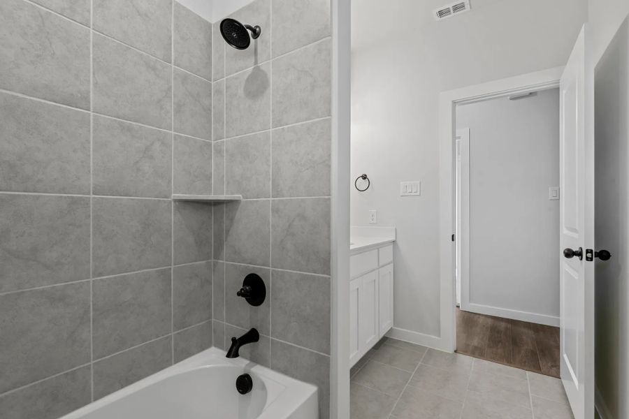 Representative furnished interior of a home built from the Garrison II by Cheldan Homes in Stoneview, Glen Rose (Image 42).