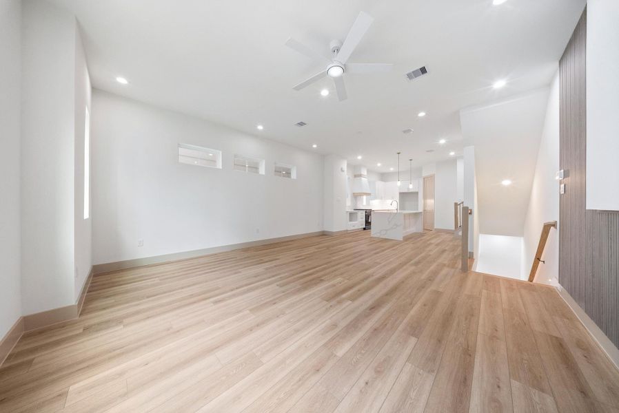 Spacious, unfurnished interior of a new home in , Houston (Image 14).
