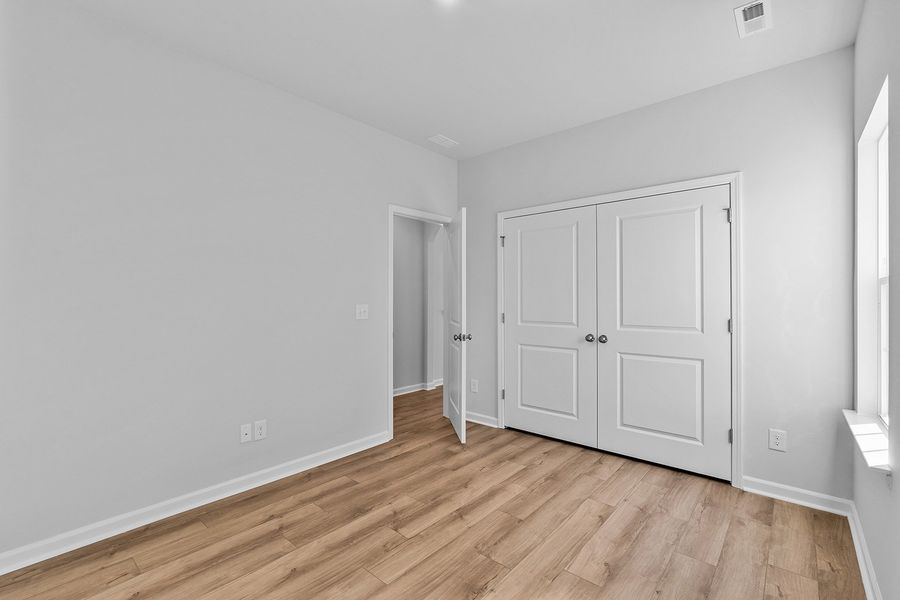 Spacious, unfurnished interior of a new home in Fieldstone, Lexington (Image 36).