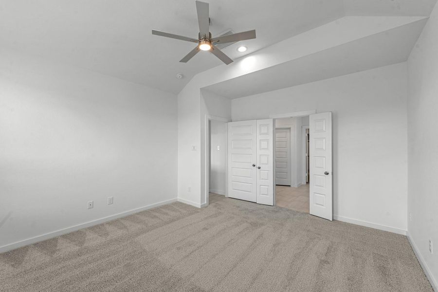 Spacious, unfurnished interior of a new home in Grand Mason Crossing, Katy (Image 22).