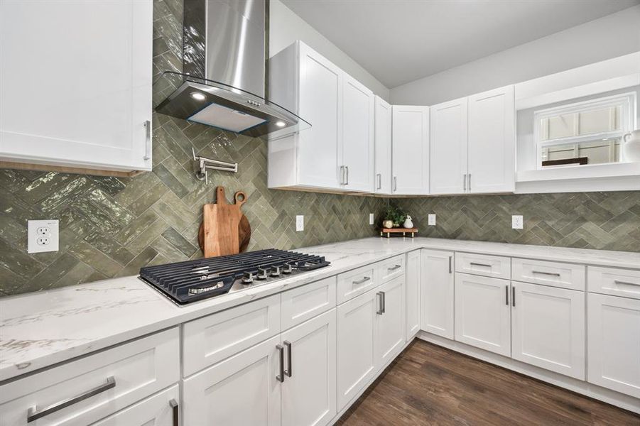 Furnished interior view inside a new home in , Dallas (Image 8).