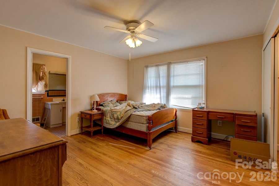 Furnished interior view inside a new home in , Pageland (Image 17).