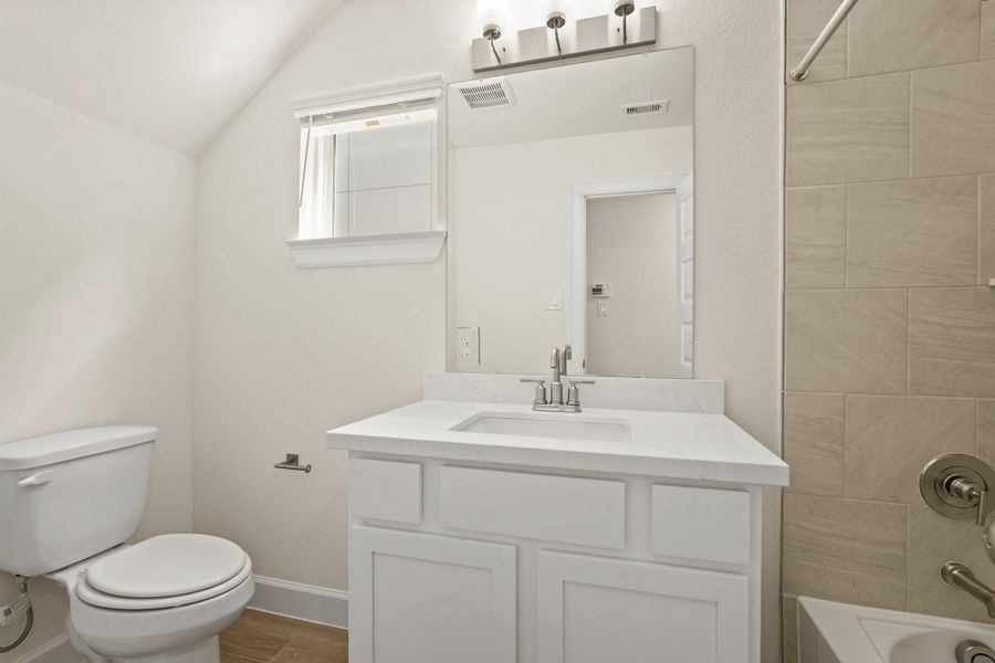 Hall bath (*Photo not of actual home and used for illustration purposes only.)