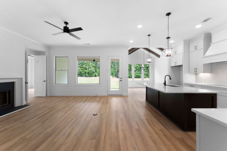 Spacious, unfurnished interior of a new home in Lake Arrowhead, Waleska (Image 20).