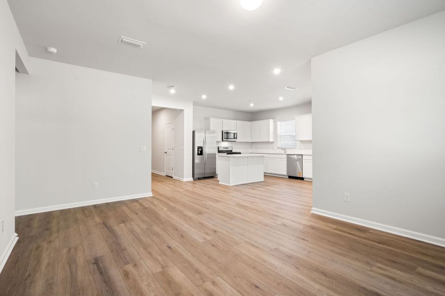 Spacious, unfurnished interior of a new home in Heartwood, Richmond Hill (Image 17).